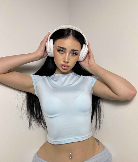 OnlyFans - Auhneesh Nicole - Gets Thick BBC Deep Her Tight Pussy